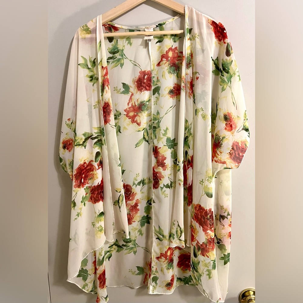 Womens floral Kimono Size Medium.